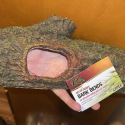 New Reptile Climb/hideout. Tagged Large