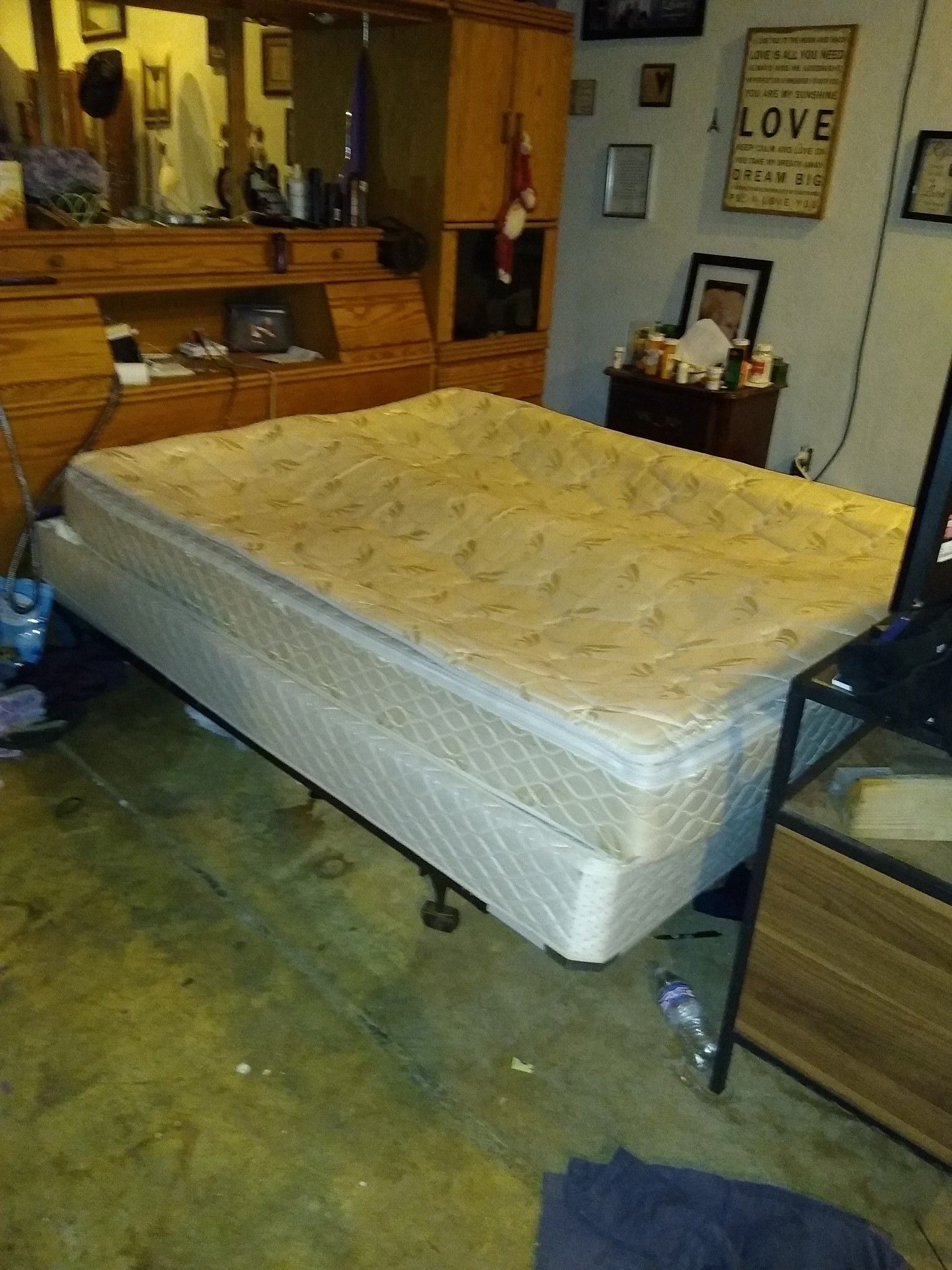 Sleep number bed Queen with hard frame.