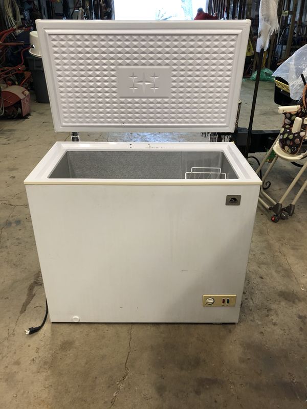 3 yrs old deep freezer for Sale in Burleson, TX OfferUp