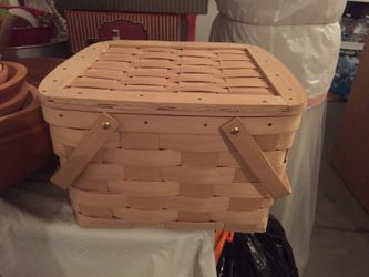 Pie carrier or picnic basket