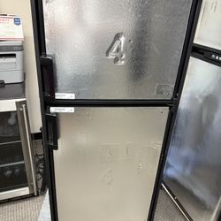 Dometic Americana II Absortion Refrigerator with Fan, 6 cu. ft. 2 way DM2672RBF