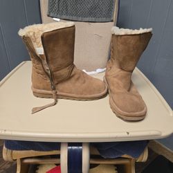 Bearpaw 9 Half Wide Woman Boots 