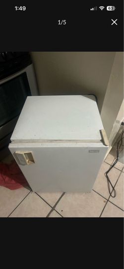 White Mini Fridge Compact Refrigerator
