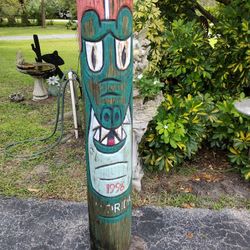 Vintage Gators "Totem" Pole Made In 1997