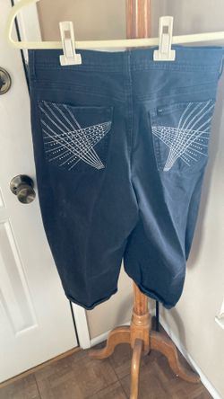Black Denim Capris With Pockets Emblishment