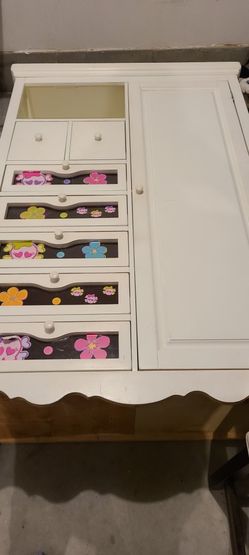 Girls ARMOIRE 