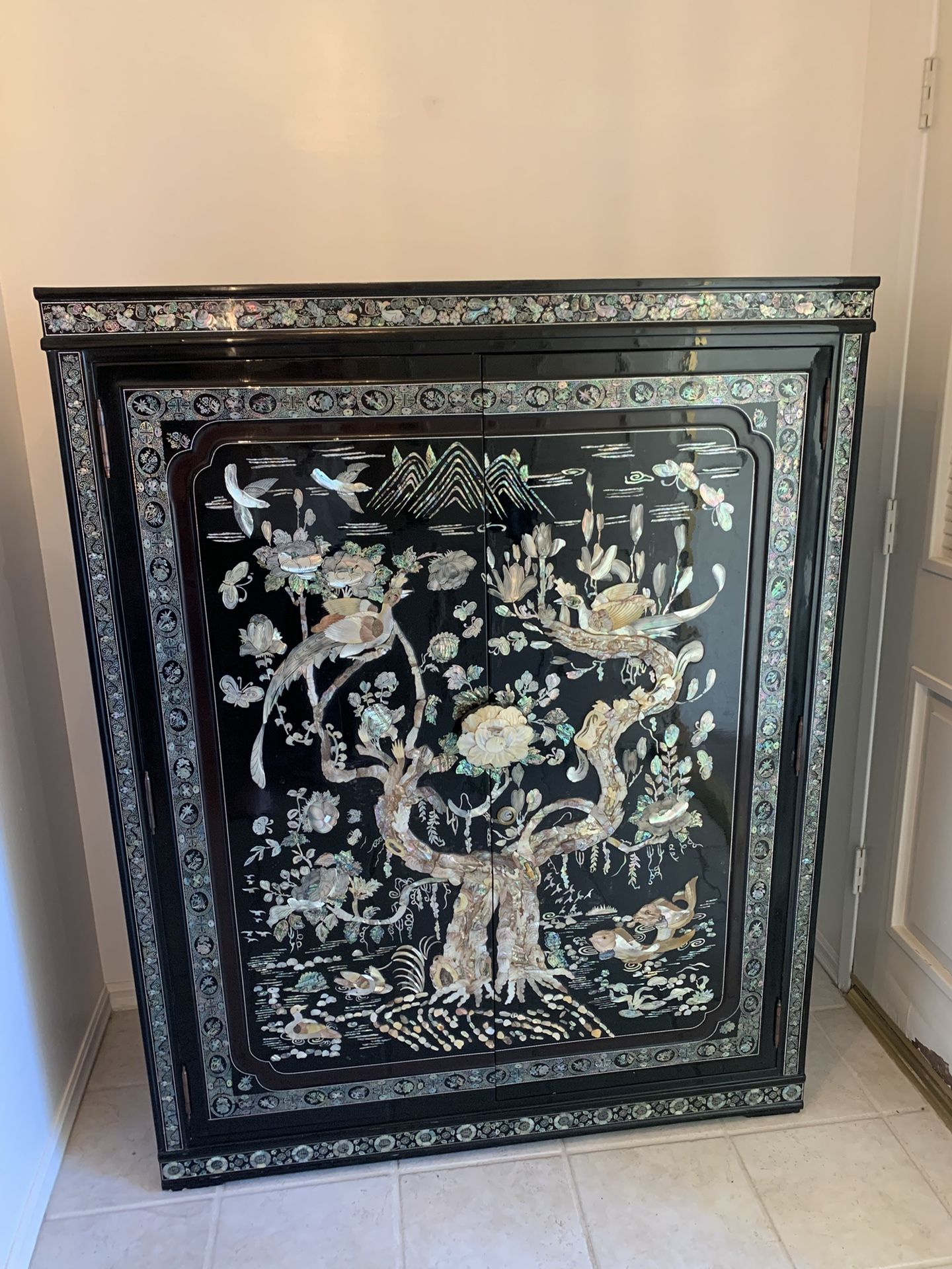 Vintage Black Lacquered Asian Style Dresser with Abalone Shell Inlay