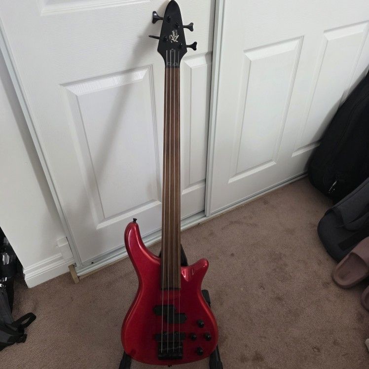 Rogue LX200BF Fretless Series III Electric Bass Guitar
