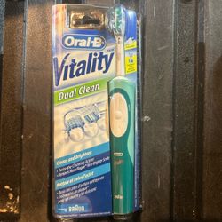 NEW Oral-B Vitality Dual Clean Electric Power Toothbrush Braun SEALED D12513P