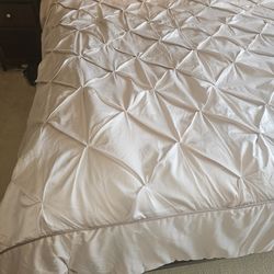 Comforter /  Bedspread. Cal King