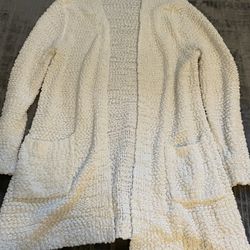 Woman’s White Sweater Size L