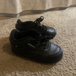 All Black Reebok 7c
