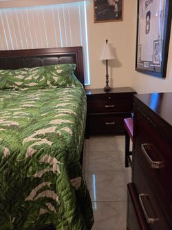 5 Piece Queen Bedroom Set