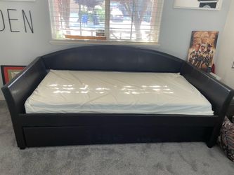 Leather Day Bed with Trussel