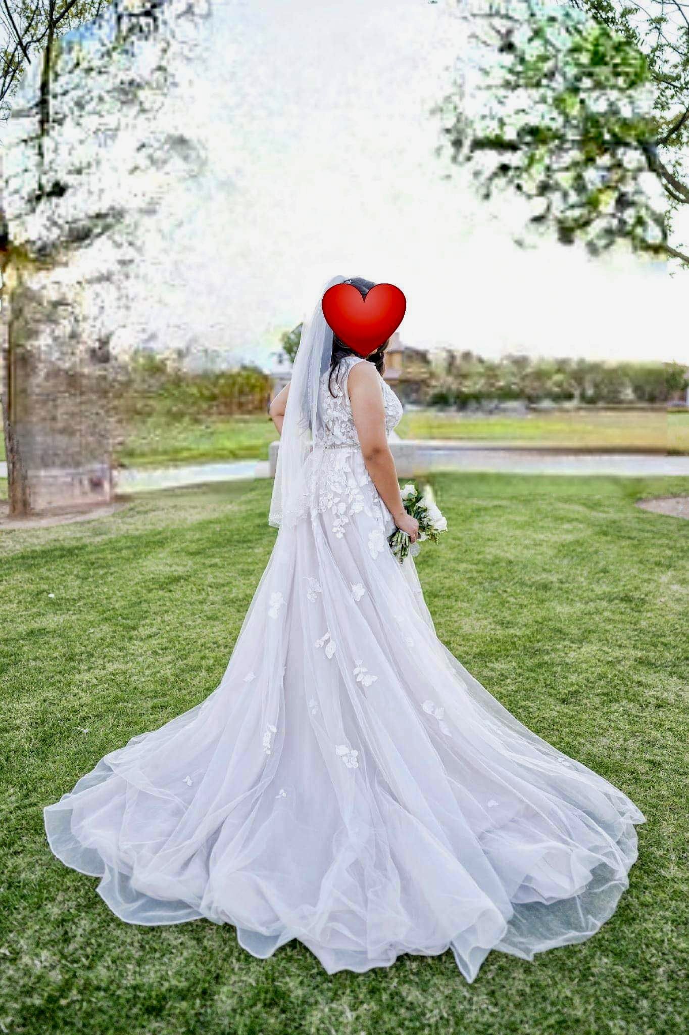 David’s Bridal Galina Wedding Dress