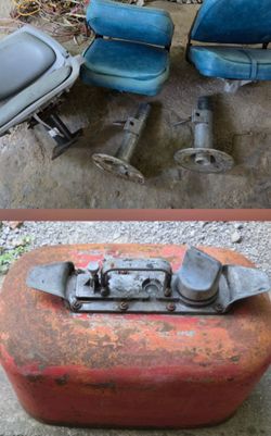 3 boat seats with pedestals and 1 5gal gas can