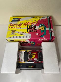 1998 Monte Carlo 1:24 scale diecast #5 Terry Labonte..$25 cash