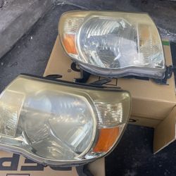 Headlights Left And Right Toyota Tacoma 2011