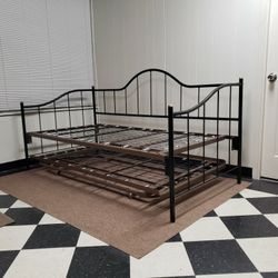 Twin size daybed with trundle - can DELIVER almost anywhere for $20 extra - gently used and in very good condition 😍