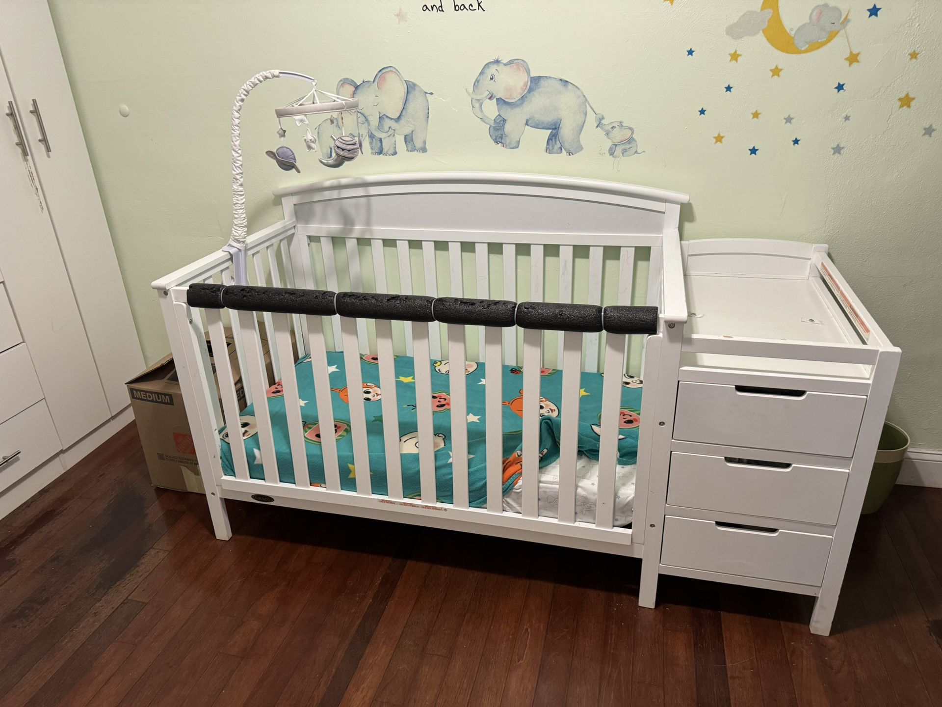 Gracco Baby Crib With Cabinets And Storage On The Side