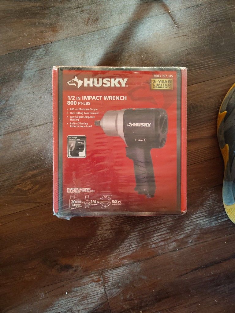 Husky 1/2 IN IMPACT WRENCH 800 FT-,LBS