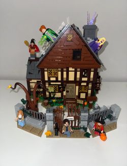 LEGO Ideas Disney Hocus Pocus: The Sanderson Sisters' Cottage (21341)