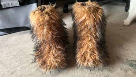 SIZE 37- FUR BOOTS