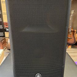 Yamaha - DXR15 - 1100w 15" Powered Speaker