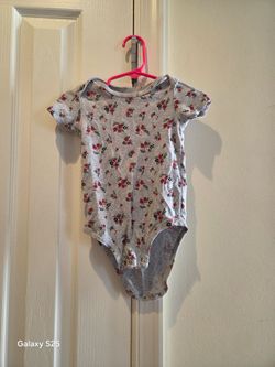 Carter's baby girl onesie gray with roses. Size 18m