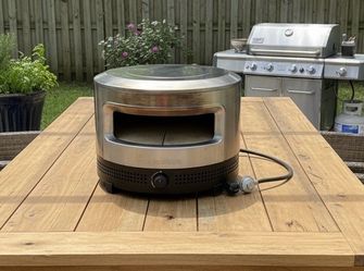 Solo Stove Pi Prime Gas Powered Outdoor Stainless Steel Pizza Oven! Works great! Small dent see pics otherwise great condition! Include stones which a