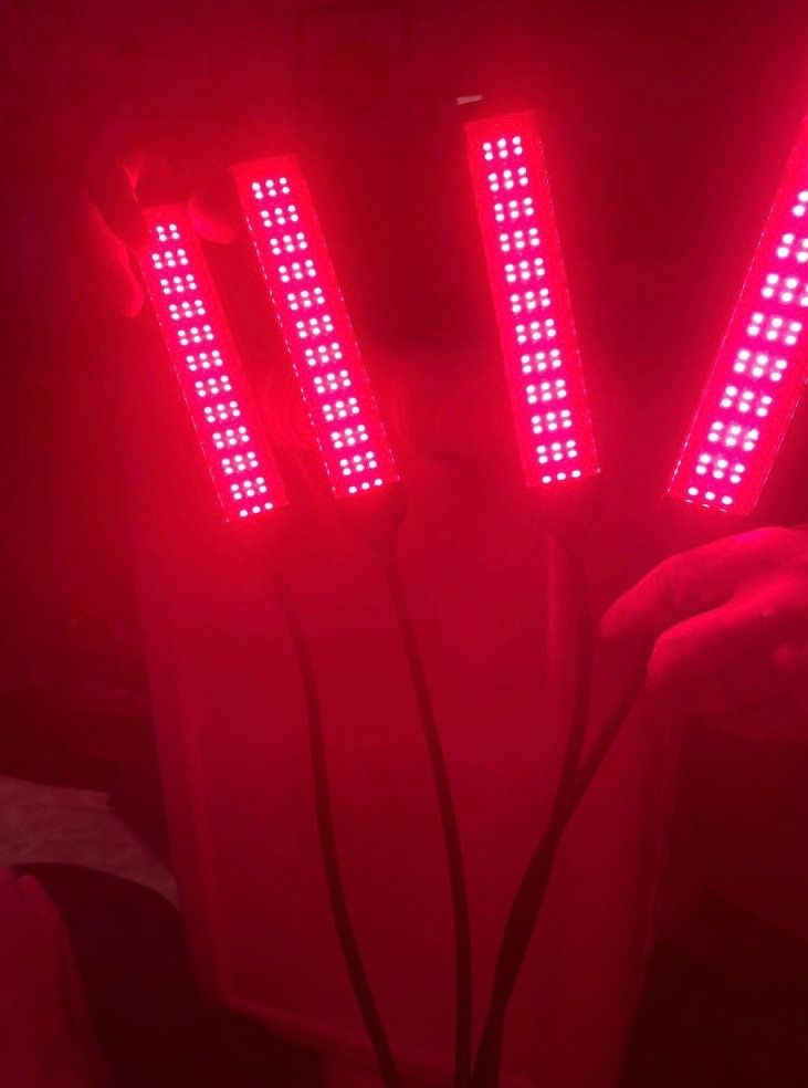 4 head red light therapy lamp
