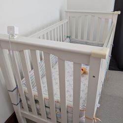 White Pottery Barn Kendall Crib