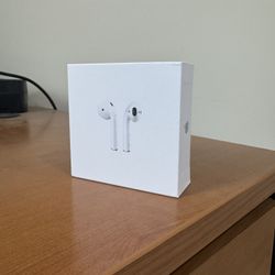 AirPods 2nd Generation With Wireless Charging Case