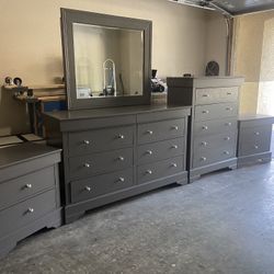 Dresser Set 