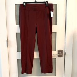 The Limited brand trousers, Classic Fit model, wine color, size 12, straight cut, elastic and without closure.