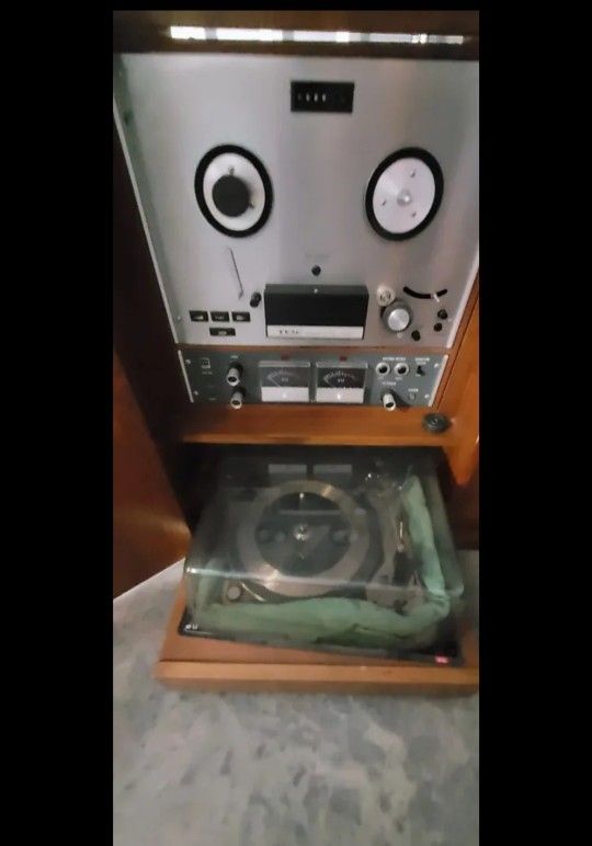 1960's Vintage Custom Stereo System With Speakers