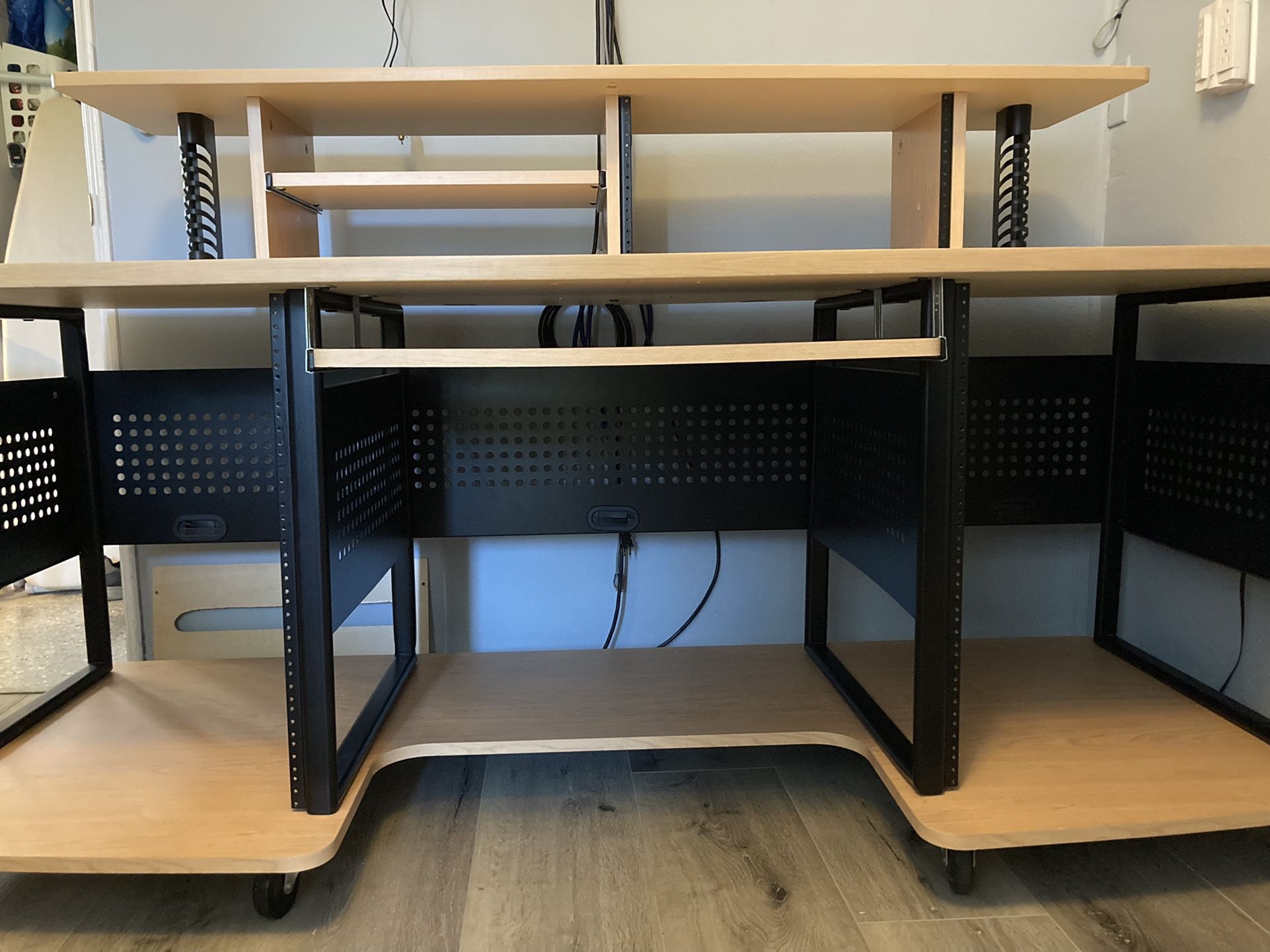 Studio RTA Producer Station Maple