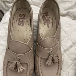 Clark shoes size 6