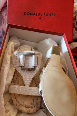 Donald Pliner Sandles 5.5