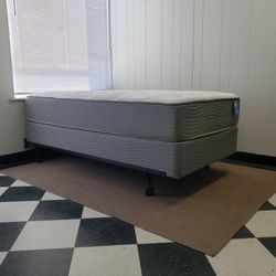 Twin size set - can DELIVER almost anywhere for $20 extra - gently used and in LIKE NEW condition 😍