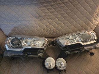 2023 TACOMA TRD SPORT HEADLIGHTS AND FOG LIGHTS