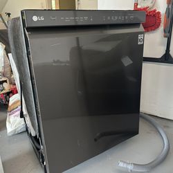 LG 24” Dishwasher - Smart ThinQ