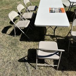 Se Rentan ren Table Chairs