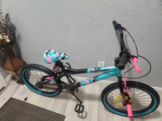 Kend Bike Bmx Girl 20 new Ready to ride good condition I'm located walnut and Craig check my page