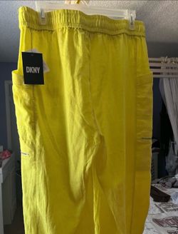 NEW Small Fit Medium DKNY Cargo Pant SALE TODAY $20. 🎈