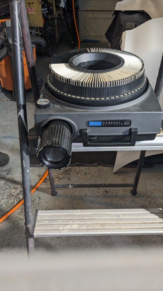 Kodak Carousel Custom 860H Slide Projector w/ Slide Tray Works Great!