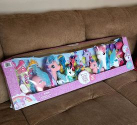 Unicorn Family 48 Pieces Toy Play Set for kids Only $40. Set de 48 Unicornios y accesorios, solo $40