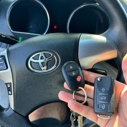 Toyota key Toyota Corolla key Toyota Sienna key Toyota Camry key Toyota Prius key lost key car key Toyota key
