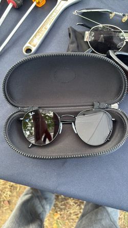 Ray-Ban Round Metal Sunglasses with Case