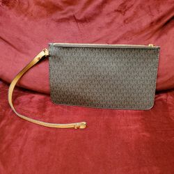 Michael Kors Large Zip wristlet attach to your bag